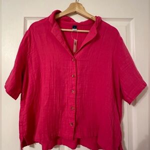 🆕 Old navy cropped button up. NWT. Size medium.